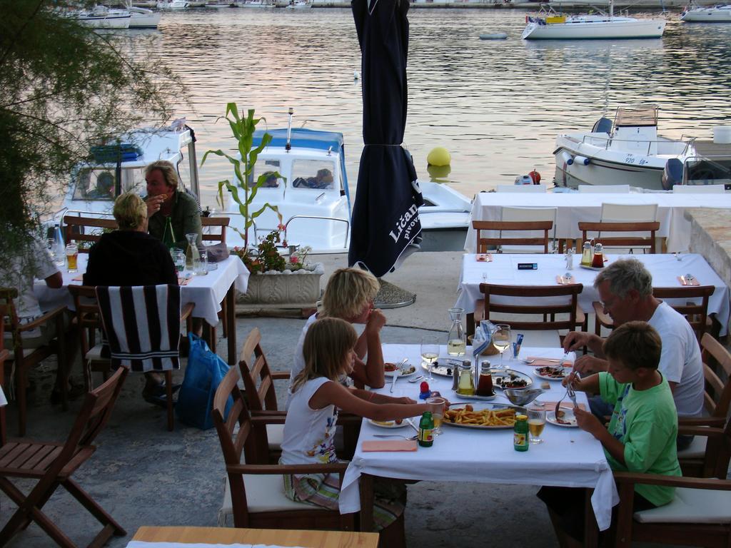 Hotel Maestral Prvić Luka Zewnętrze zdjęcie