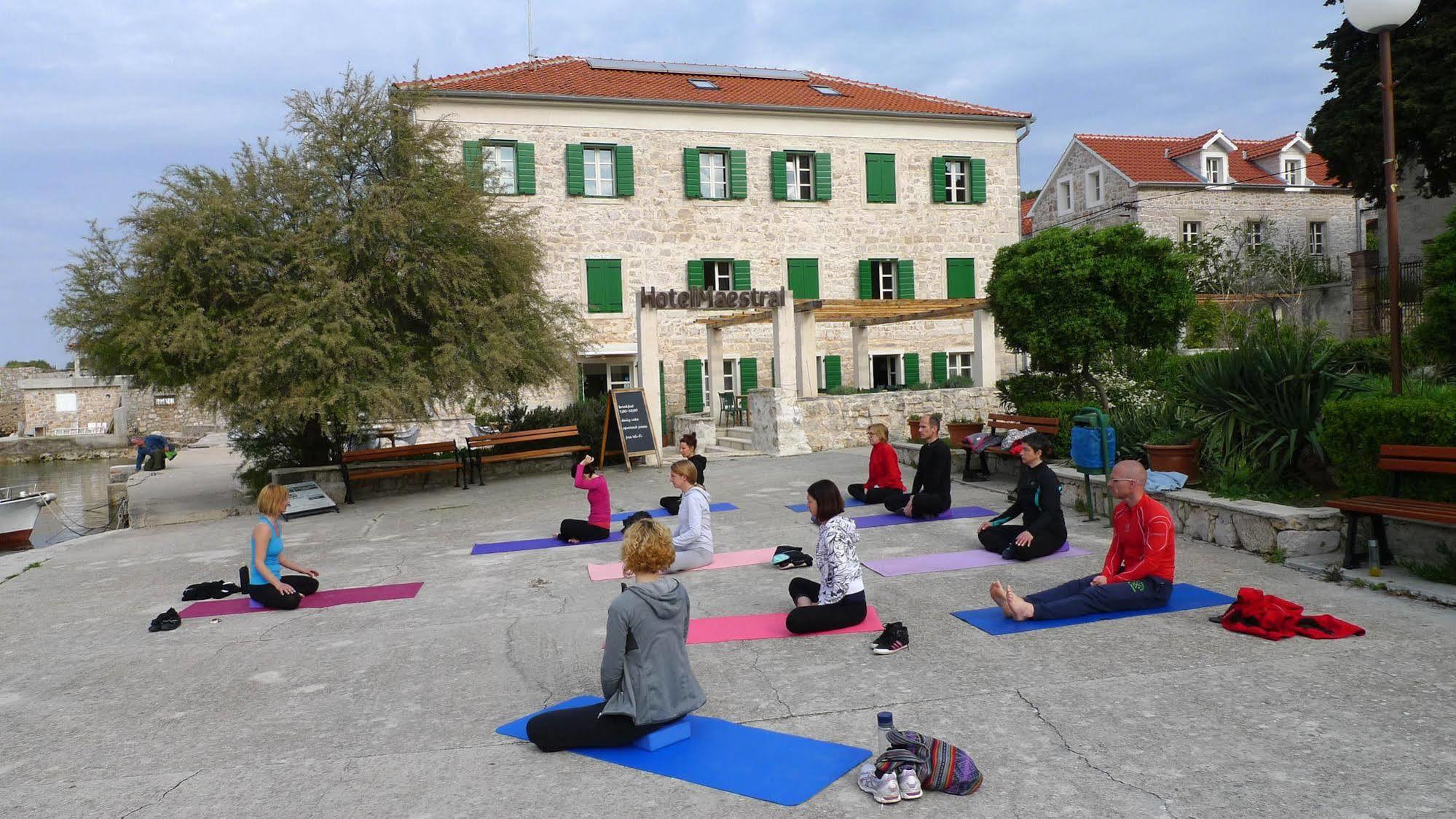 Hotel Maestral Prvić Luka Zewnętrze zdjęcie